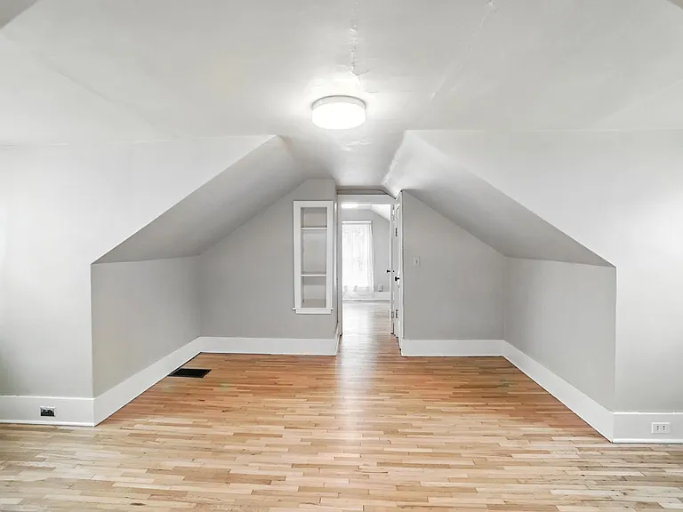 3rd Floor Bonus room perfect as an office, bedroom or playarea