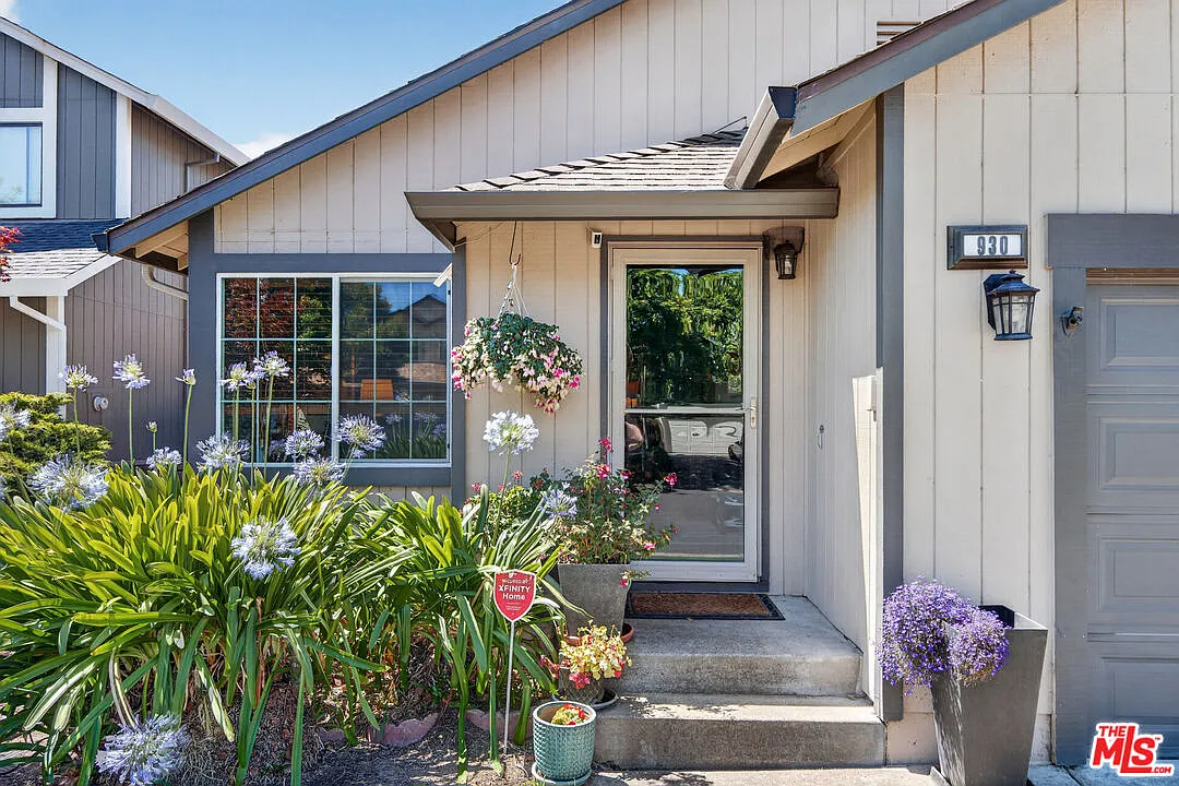 930 Bartlett Pl - Photo 3