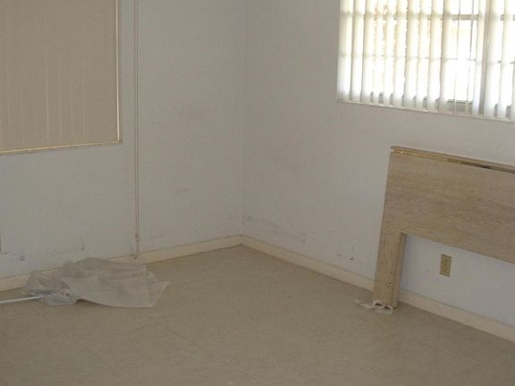 3rd image of 21 Kingswood E #B