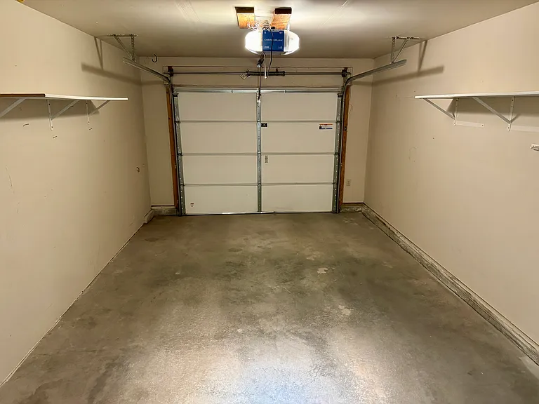 106 E College St — Photo 35
