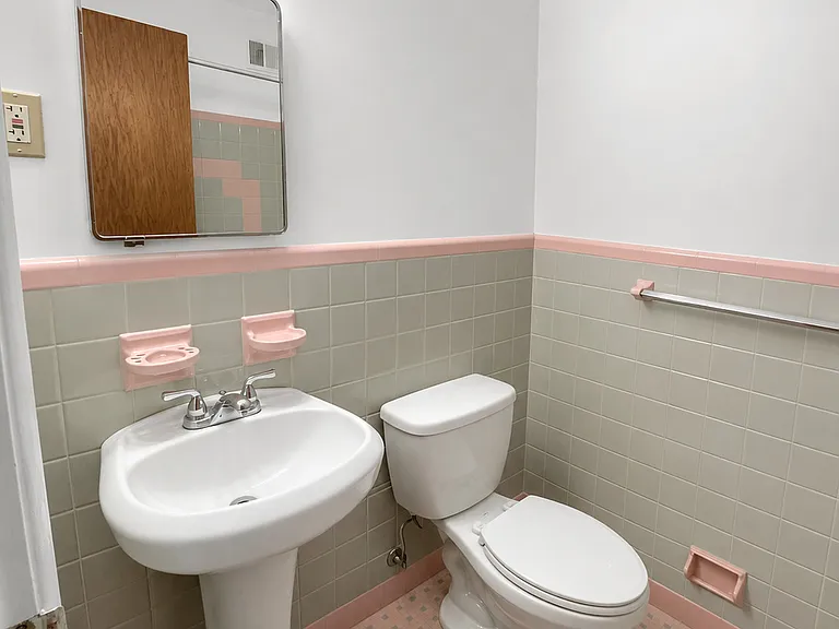 106 Chester Ave #A — Photo 9