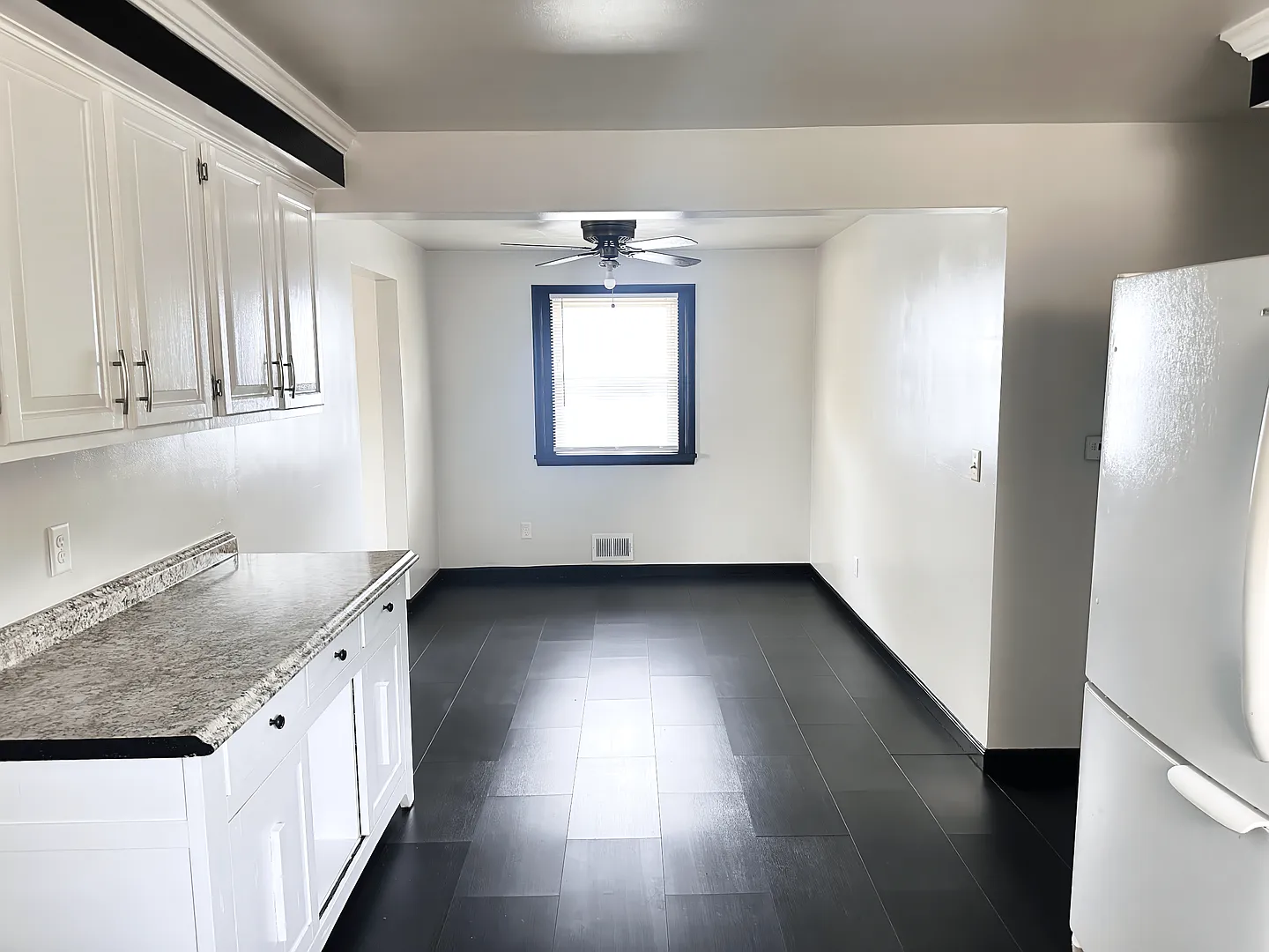 House - 3 bedroom, - 115 Burben Way — Photo 4