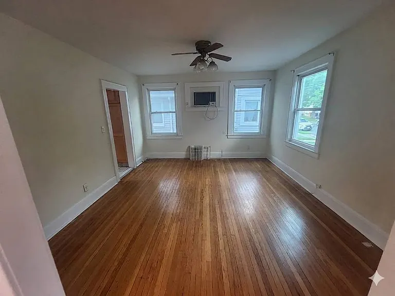 208 Clover St — Photo 5