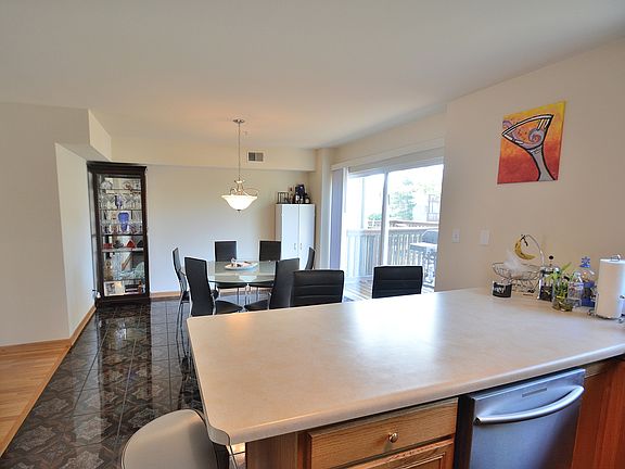 4th image of 665 Fountainview Dr