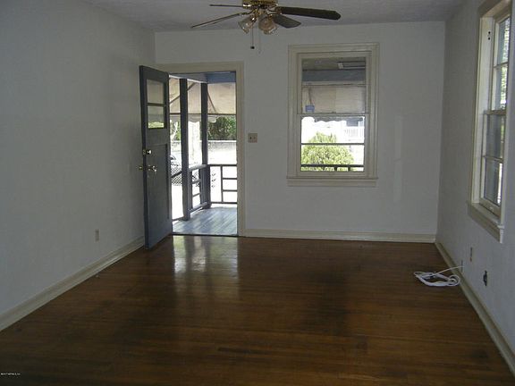 3rd image of 276 E 25th St