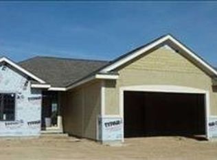 18176 Honeysuckle Dr, Elkhorn, NE 68022