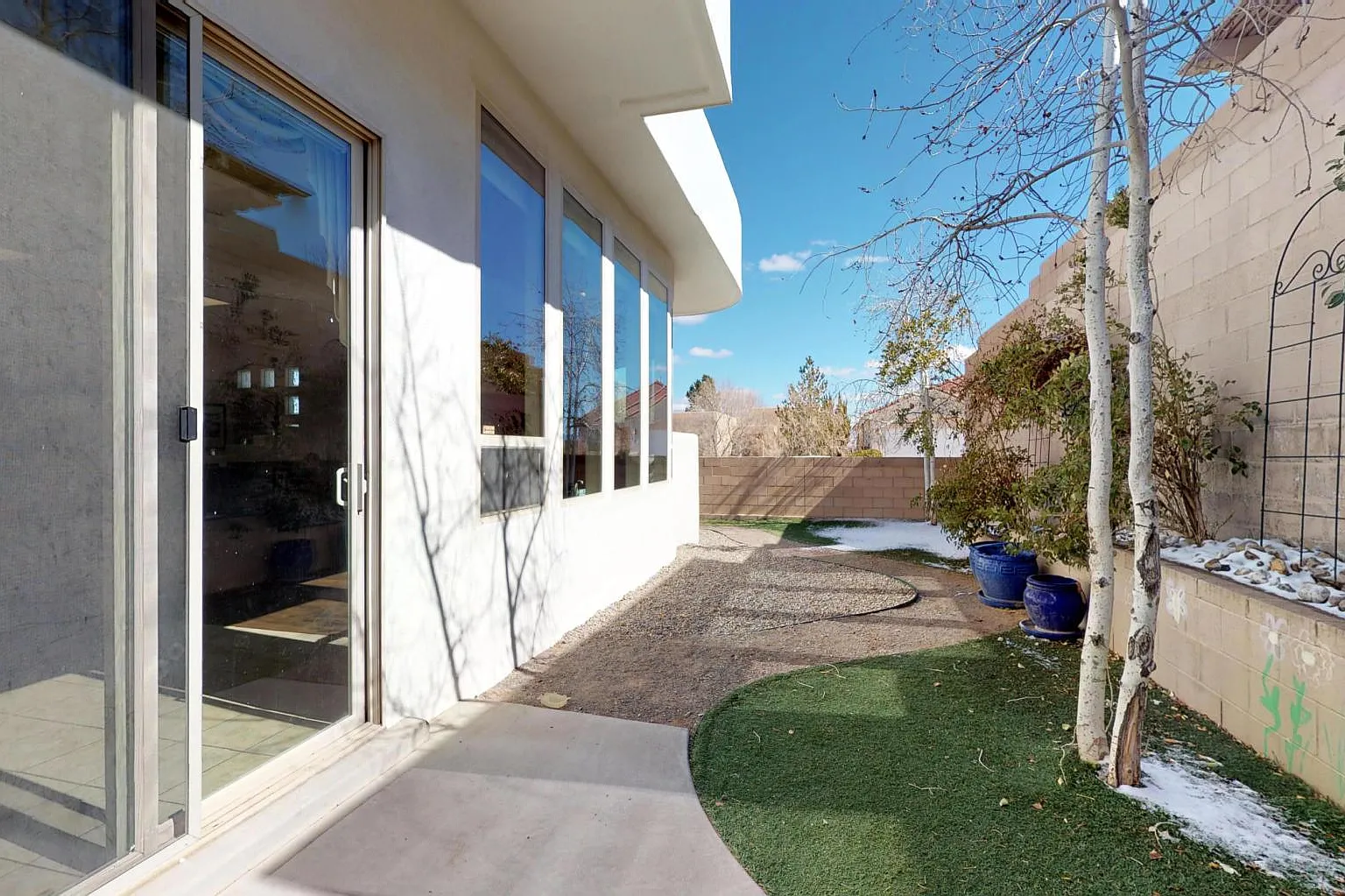 4 bed, 2288 sqft, $2,450 — Photo 2
