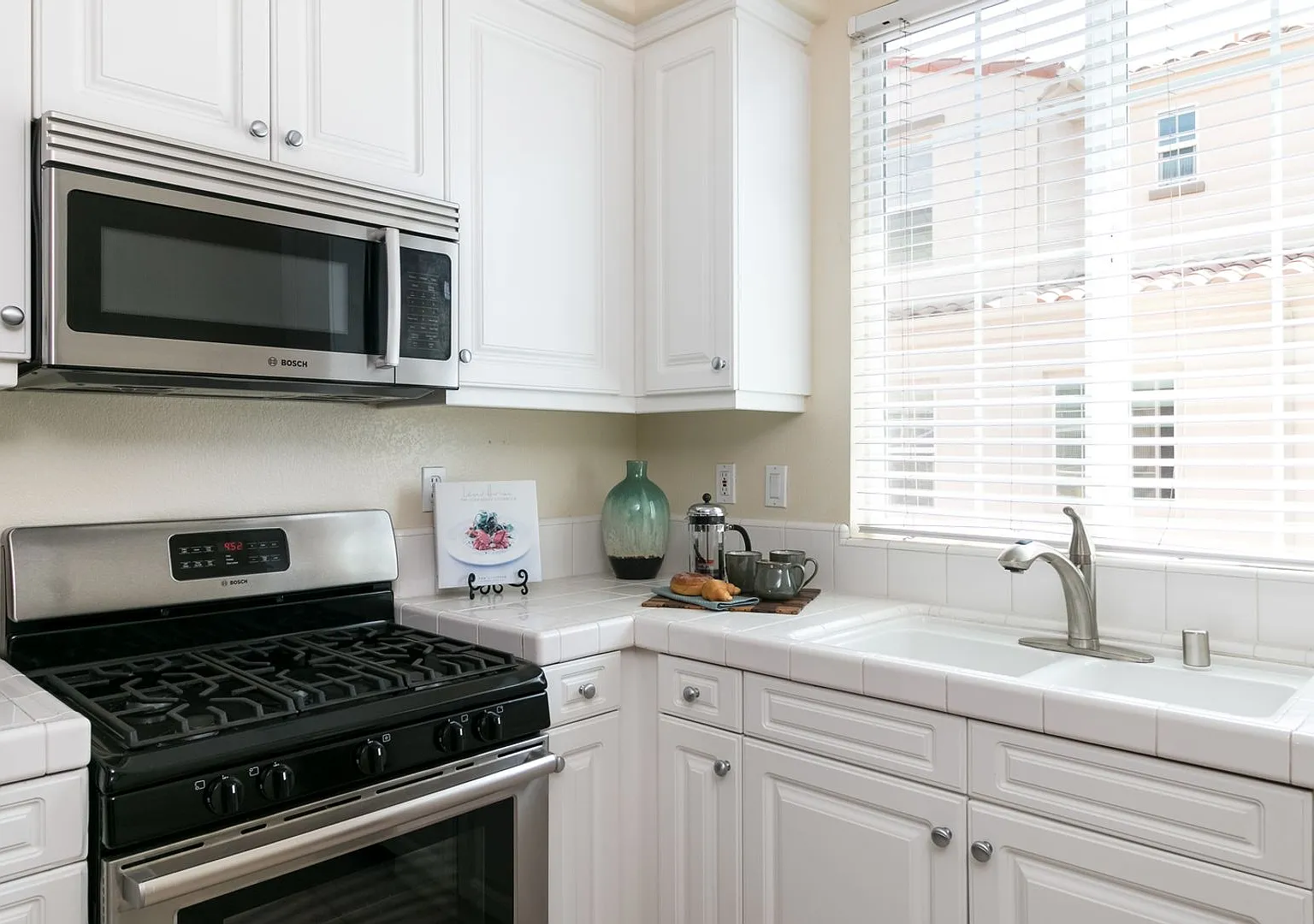 Old Town Camarillo 4 Bed 3 Bath — Photo 3