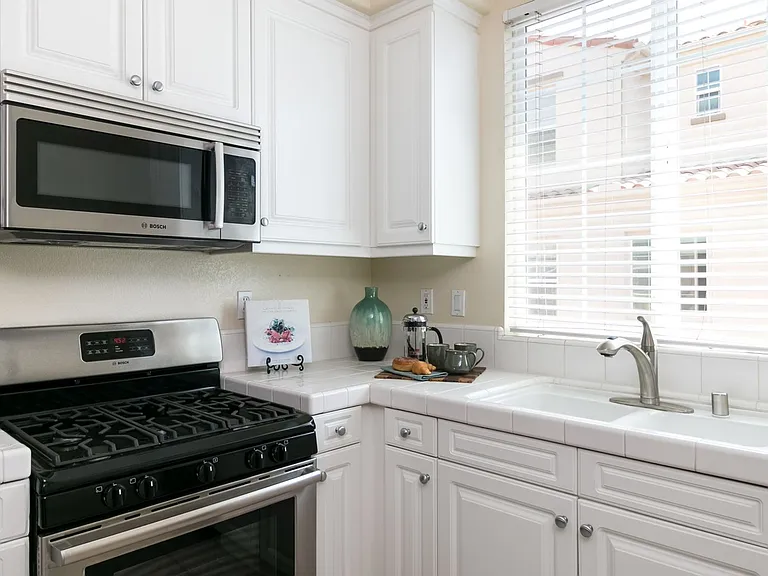 2305 Chapel Dr — Photo 3