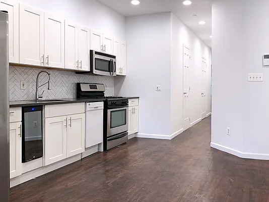 Rented by Dallien Realty Limited Liability Company | media 18