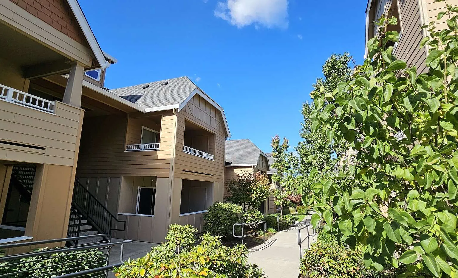 Mission Hills Apartments — Photo 3