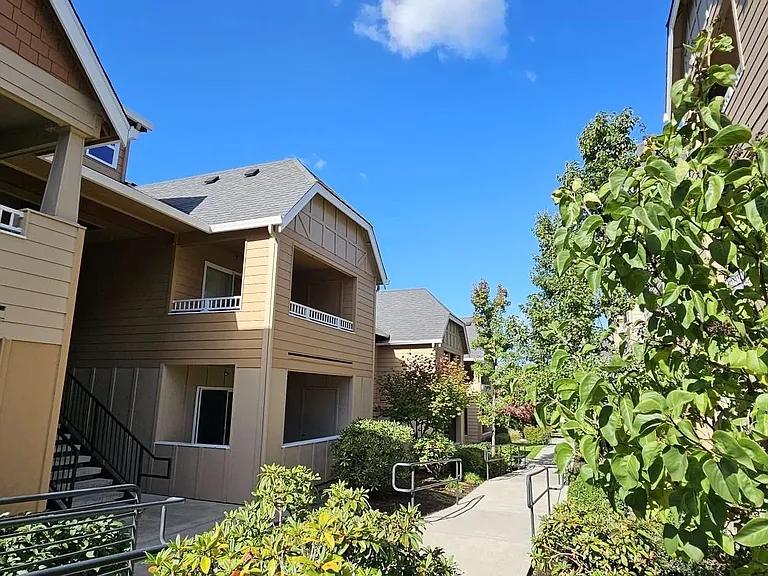 Mission Hills Apartments — Photo 3