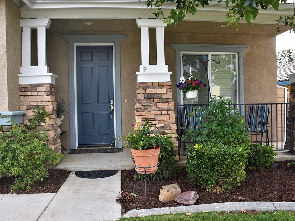 Front door/porch