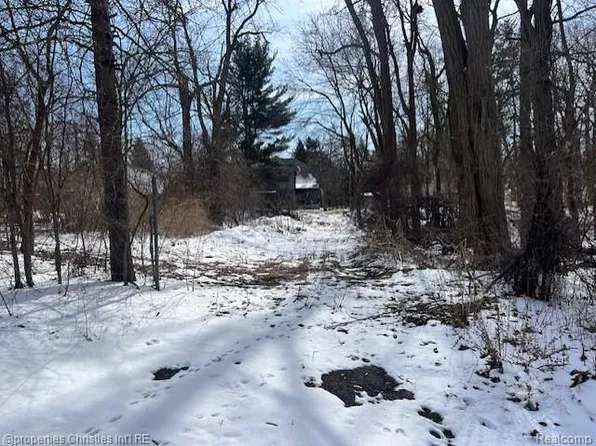 439 Alberta St Lot 82, Auburn Hills, MI 48326