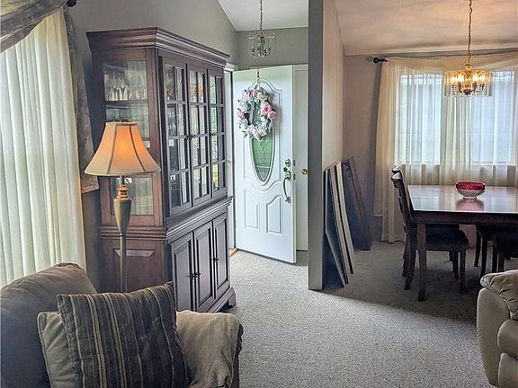 3rd image of 37 Moorman Dr