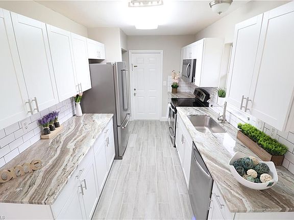 5th image of 912 Sunniland Blvd