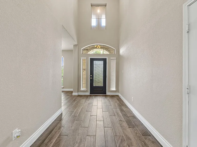 180 Santa Maria St — Photo 6