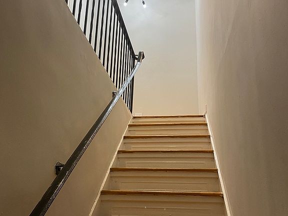 4th image of 9 Charlton St #2G