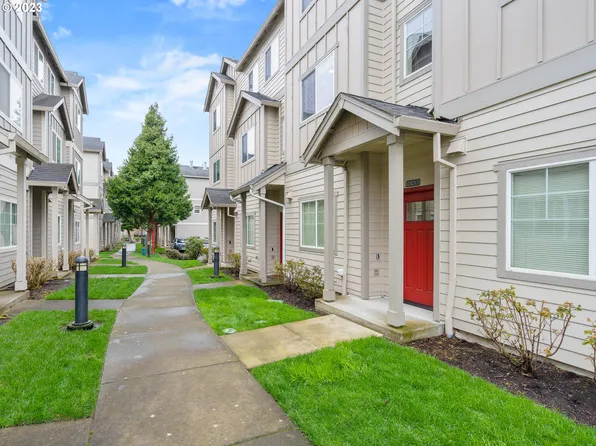 10308 SW Hollyridge Ln, Beaverton, OR 97005