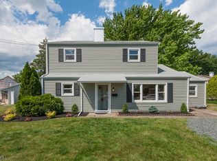 31 Raleigh Rd, Edison, NJ 08817