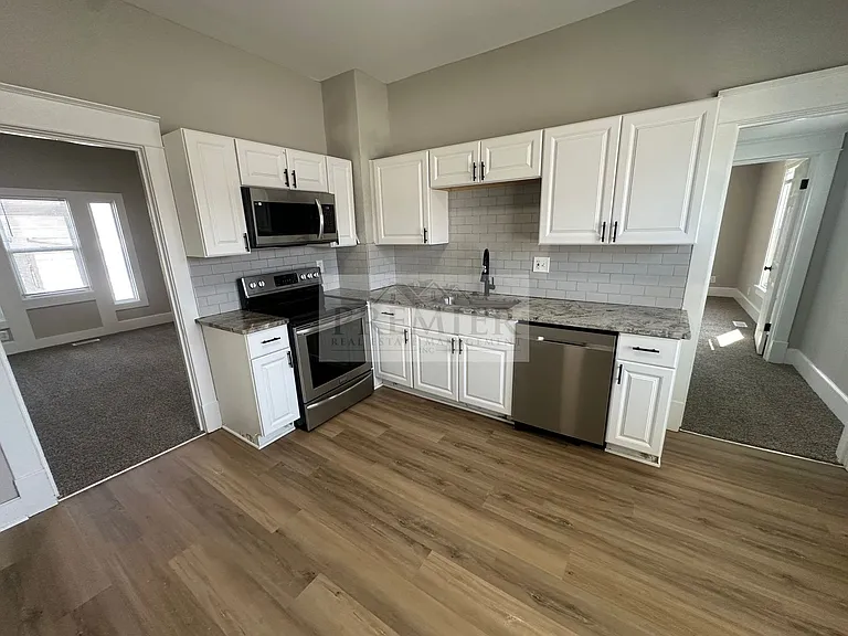 184 W North St — Photo 13