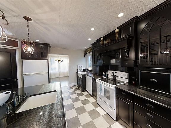 5th image of 9209 50th Ave #1