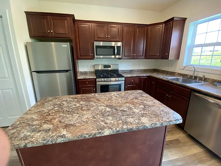 Kitchen w Refrigerator, Microwave, Oven and Dishwasher