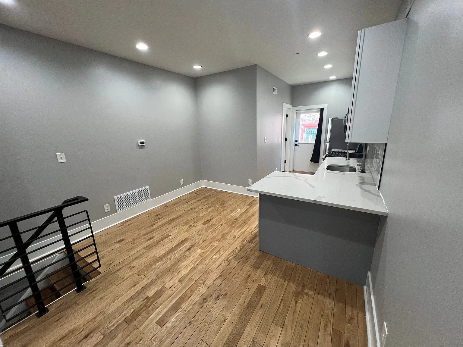 2 bed, 1.5 bath, 1000 sqft, $1,800 — Photo 3
