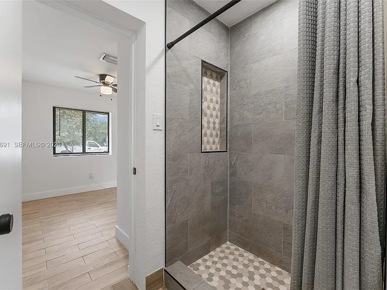 6161 NE 7th Ave — Photo 21