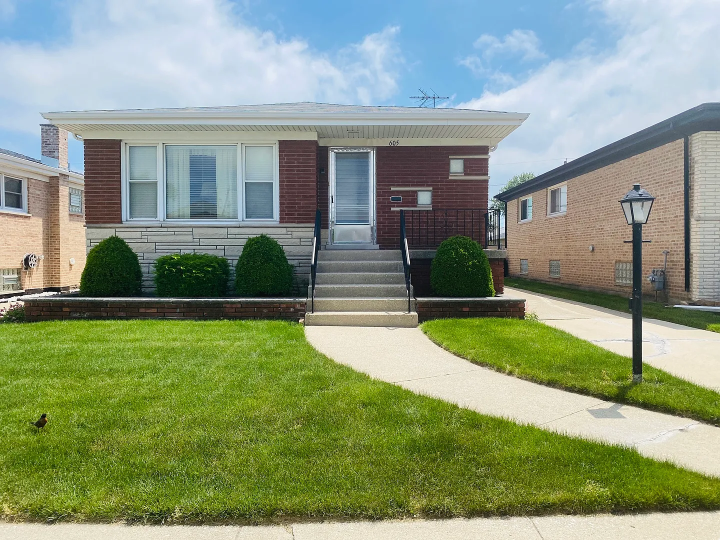 605 Yates Ave photo 1
