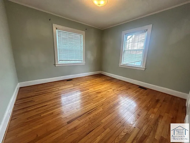 1118 Oakgrove Ave — Photo 9