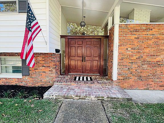 5th image of 204 Poinciana Dr