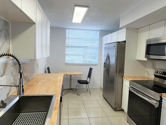 4th image of 2841 NE 163rd St APT 414