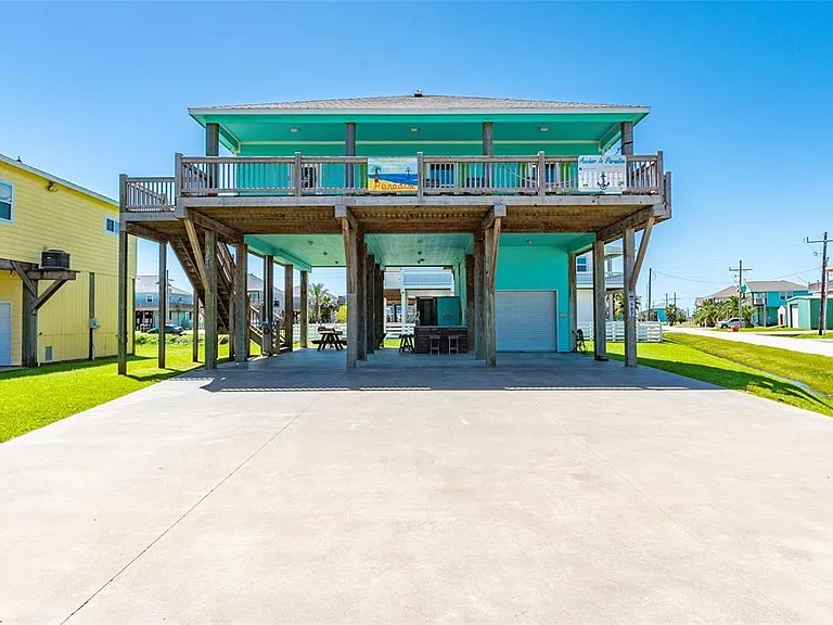 987 Surf Rd — Photo 2