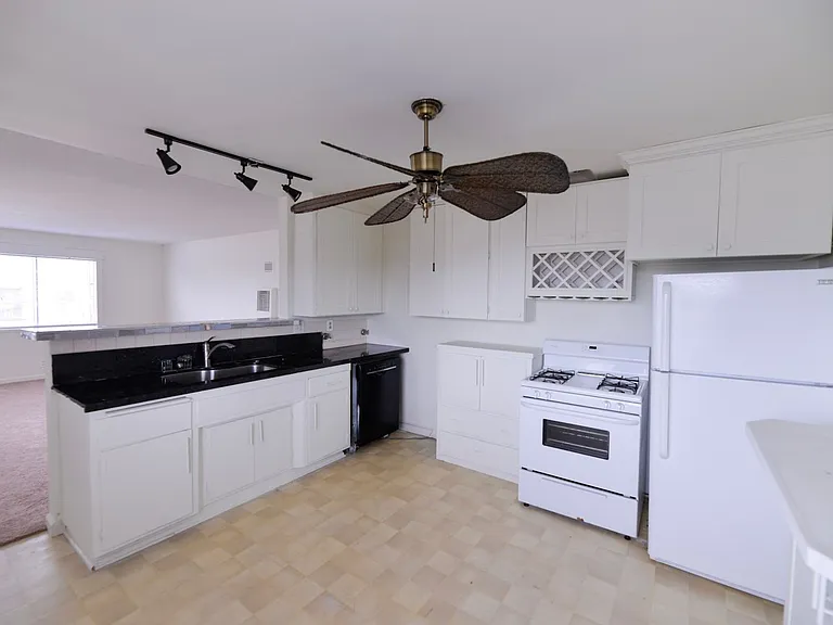 118 Avenida Del Poniente — Photo 3