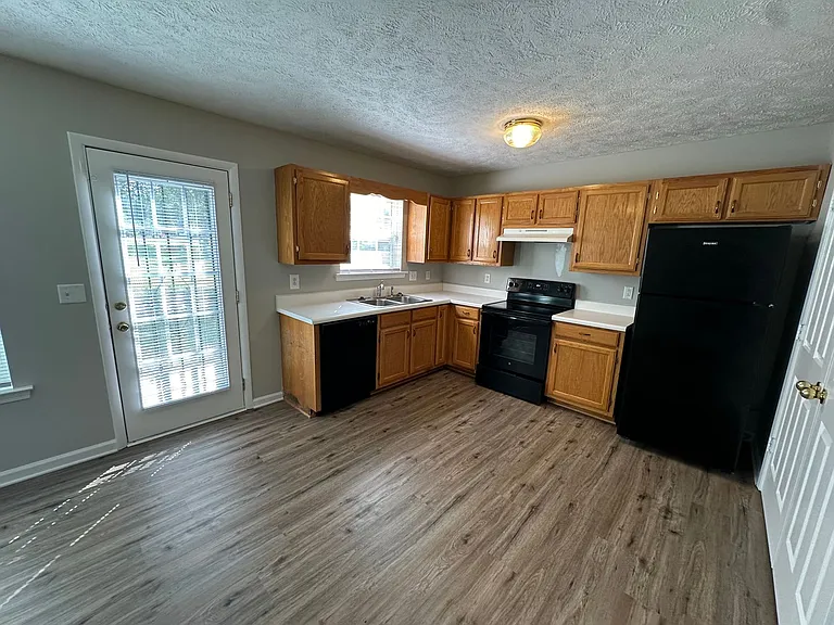 2442 Willowbrook Dr — Photo 7