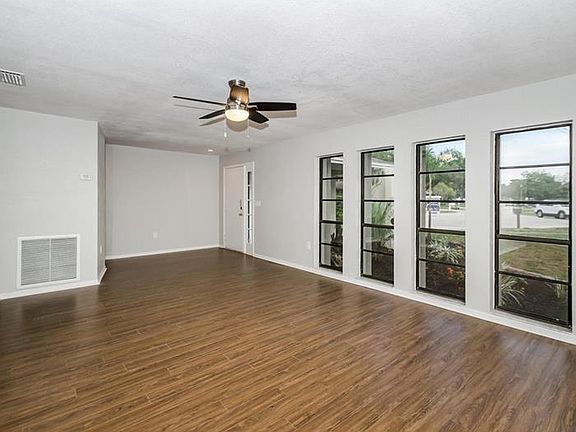 4th image of 3048 Sandpiper Pl