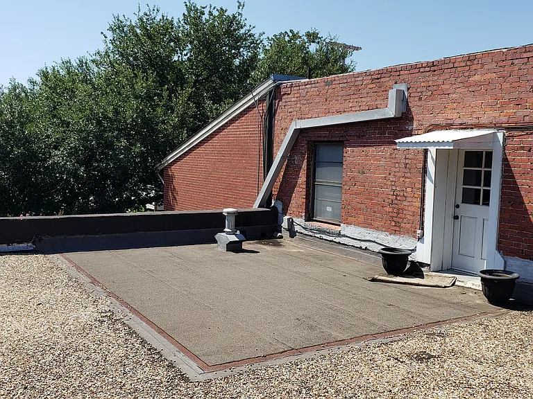 114 N Kilgore St — Photo 11