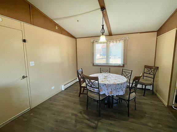 4th image of 325 Maple St