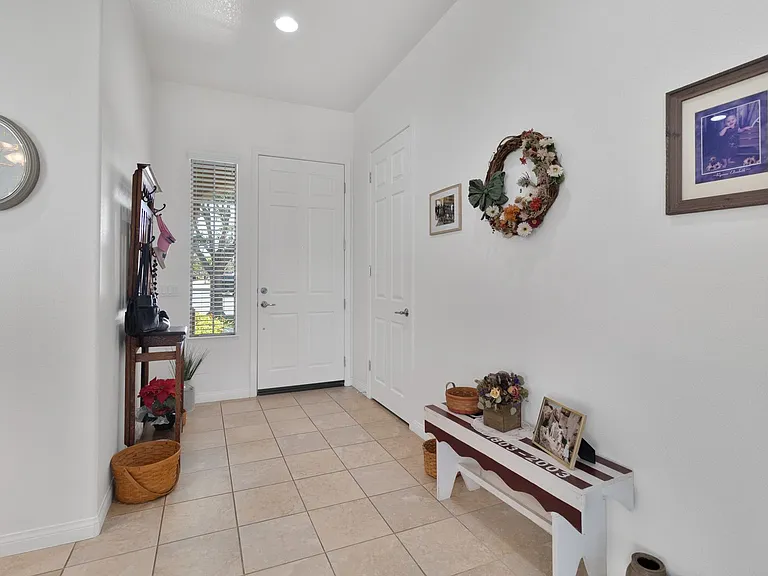 10416 Wilmington Ln — Photo 2