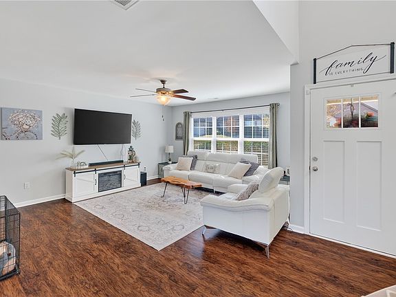 4th image of 114 Gallant Ln