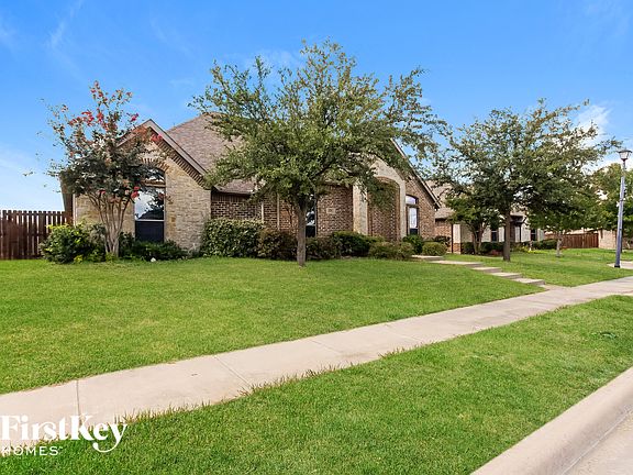 2nd image of 1705 Colonial Dr