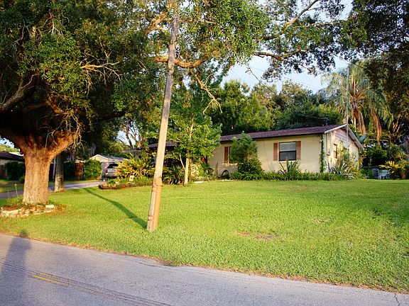 2nd image of 517 E Mirror Lake Dr