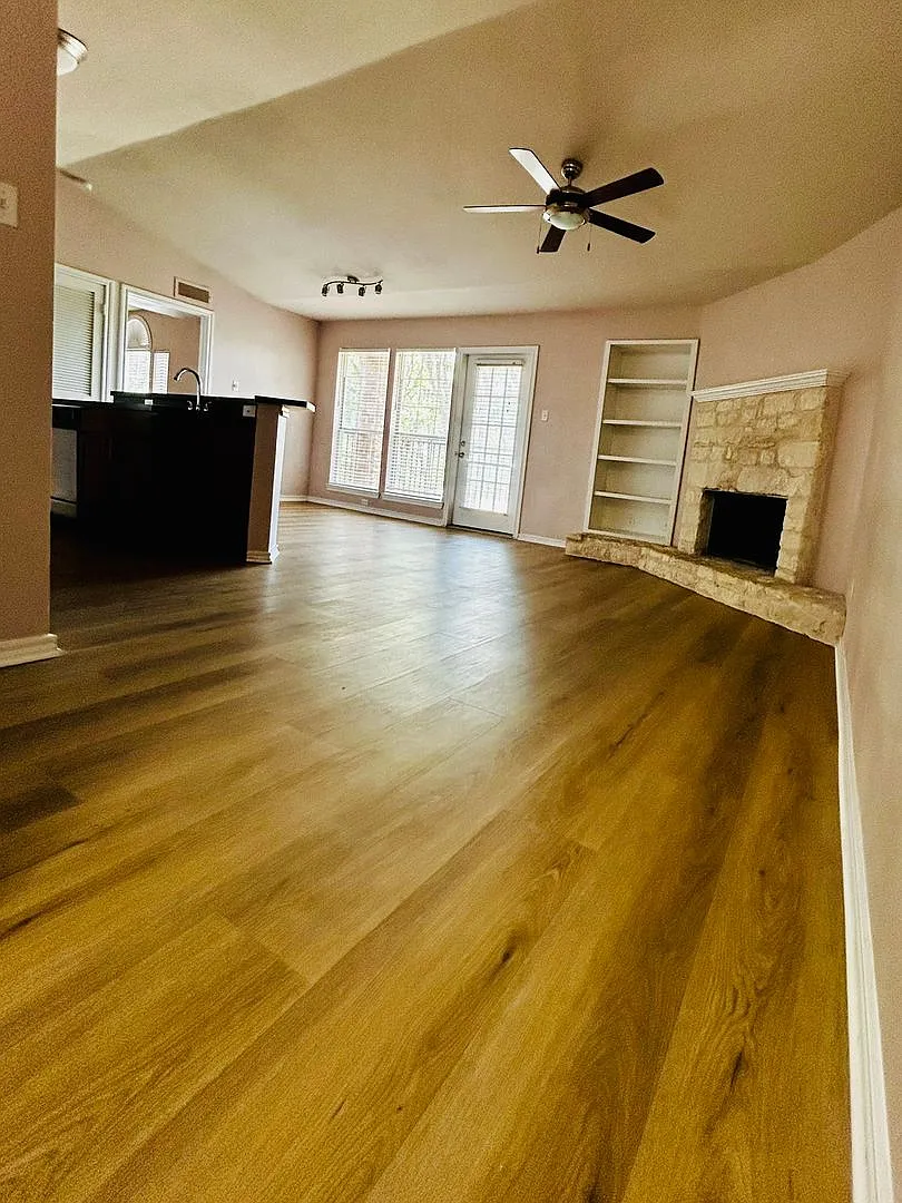 Spacious 1 Bedroom Condo in the NW Hills — Photo 1