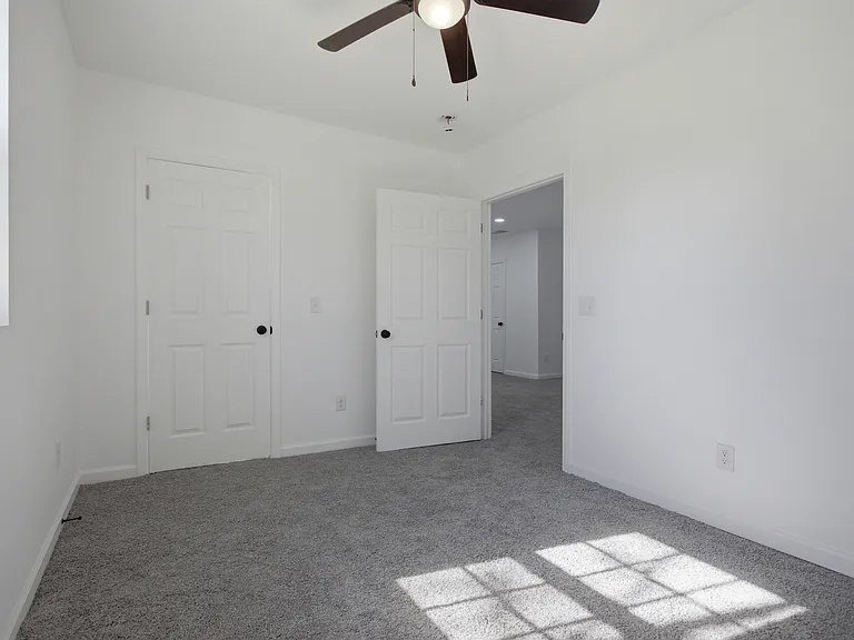 313 S Walnut St — Photo 8