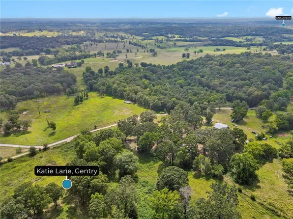 Katie Ln, Gentry, AR 72734