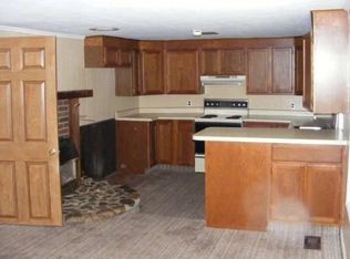 313 3rd St, Howe, IN 46746