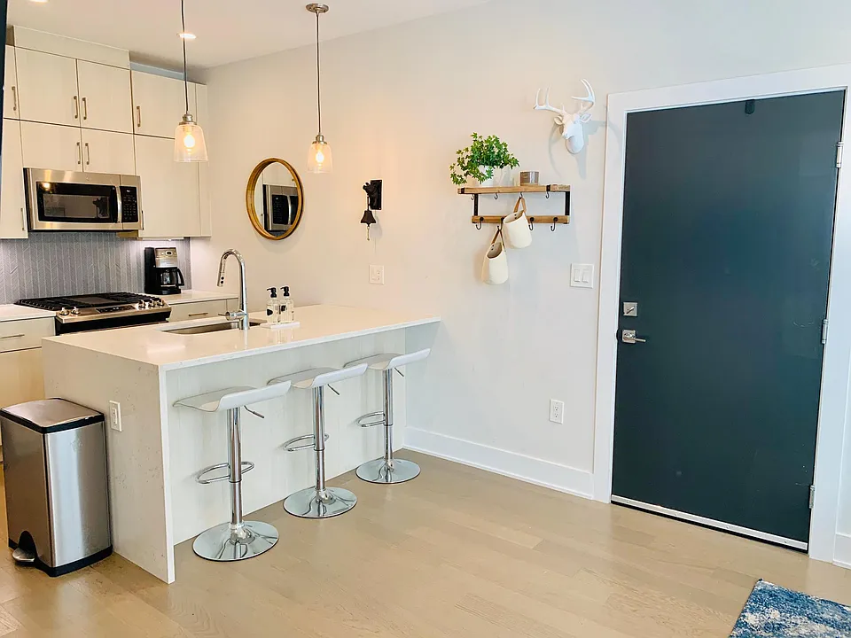653 Irving St NW #5