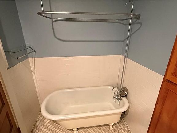 5th image of 5520 Woodlawn Pl