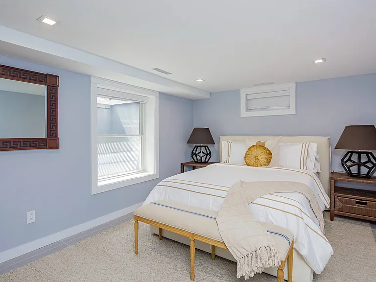 30 Hampton Ct — Photo 17